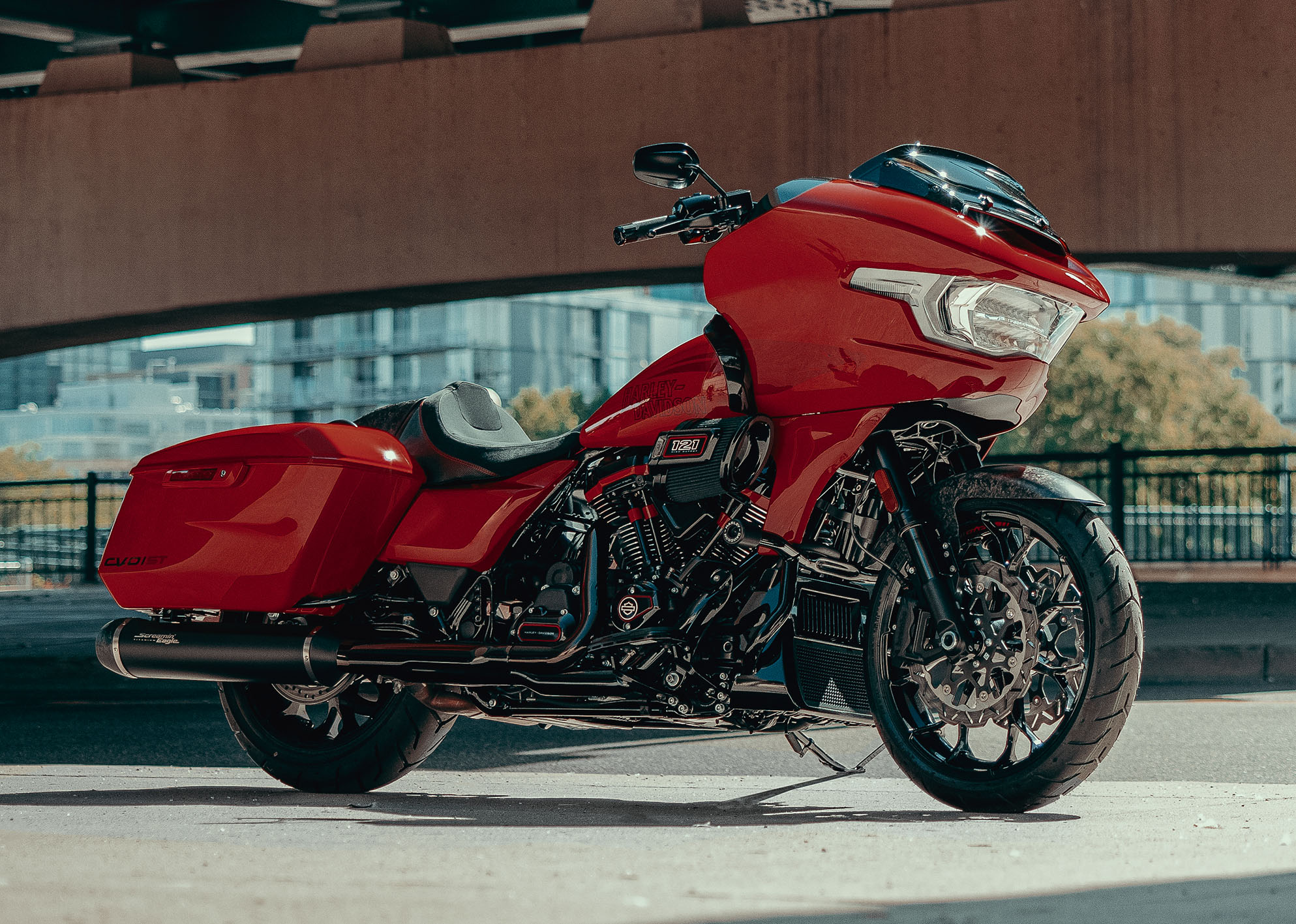 2025 CVO Road Glide ST motorcycle beauty shot