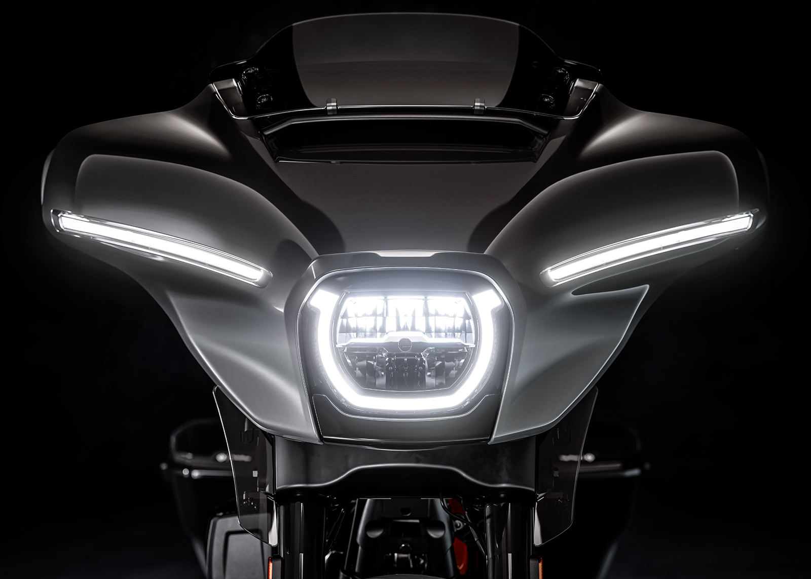 2025 CVO Street Glide motorcycle led signature lighting