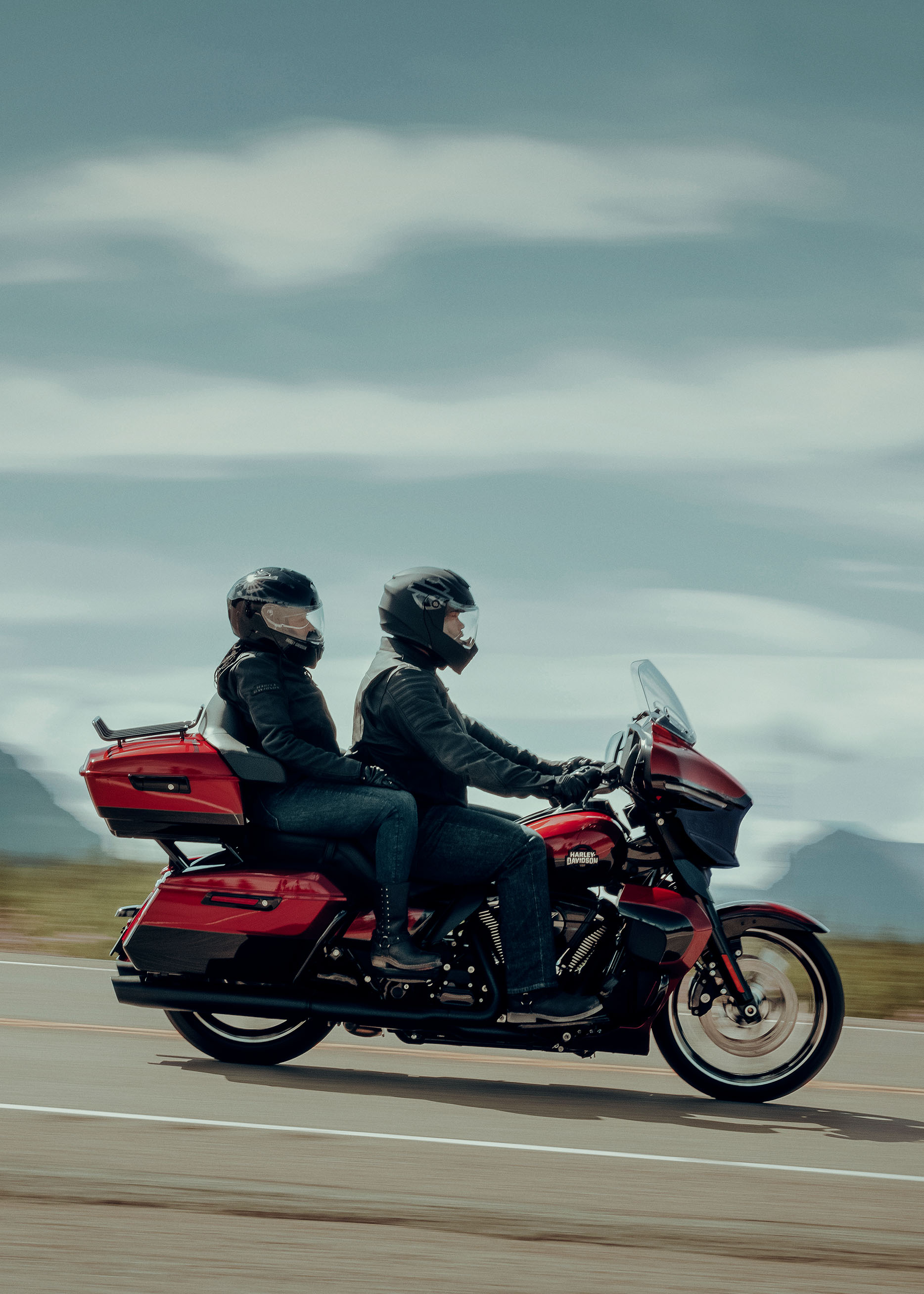 2025 Street Glide Ultra Riding Shot